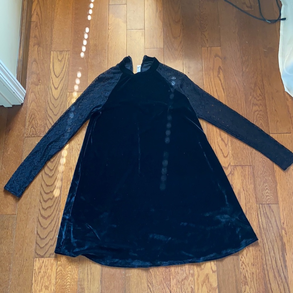 Velvet black dress with lace sleeves